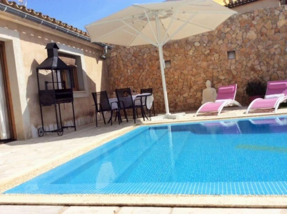 Botellas * Petra (Mallorca)